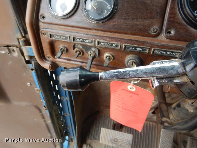 image for item EZ9979 1988 Freightliner FLC dump truck