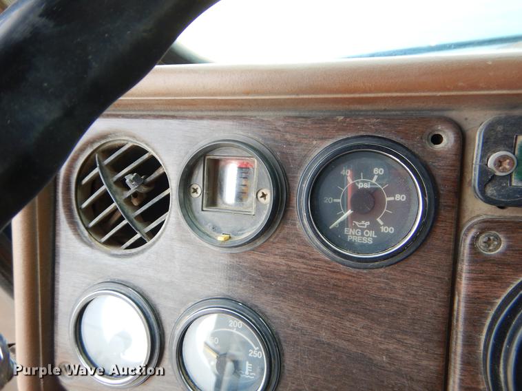 image for item EZ9979 1988 Freightliner FLC dump truck