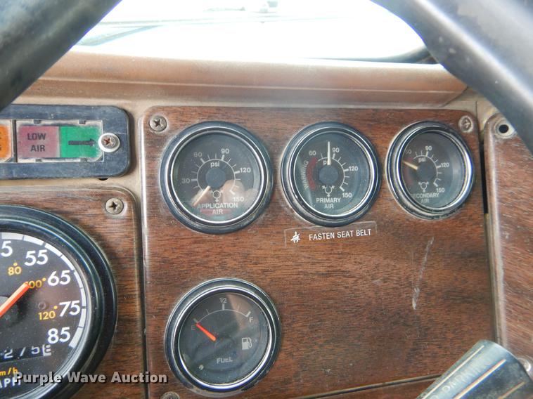 image for item EZ9979 1988 Freightliner FLC dump truck