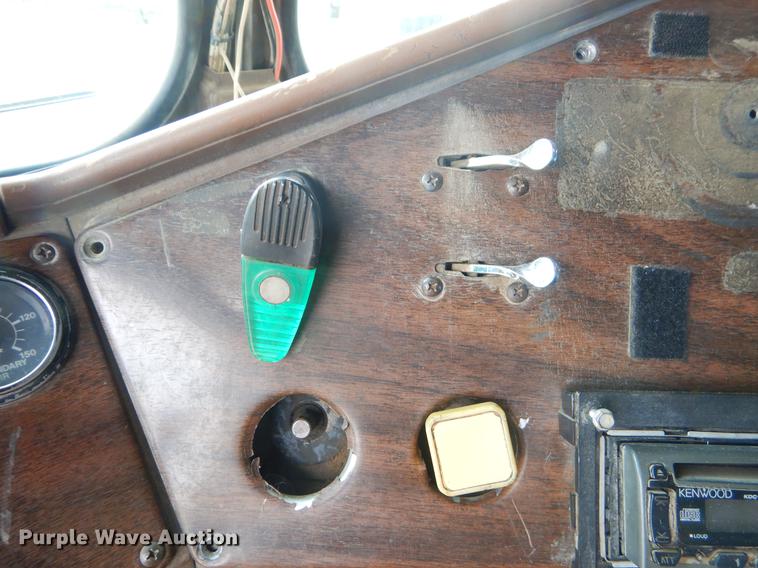 image for item EZ9979 1988 Freightliner FLC dump truck