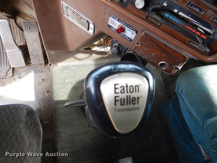 image for item EZ9979 1988 Freightliner FLC dump truck