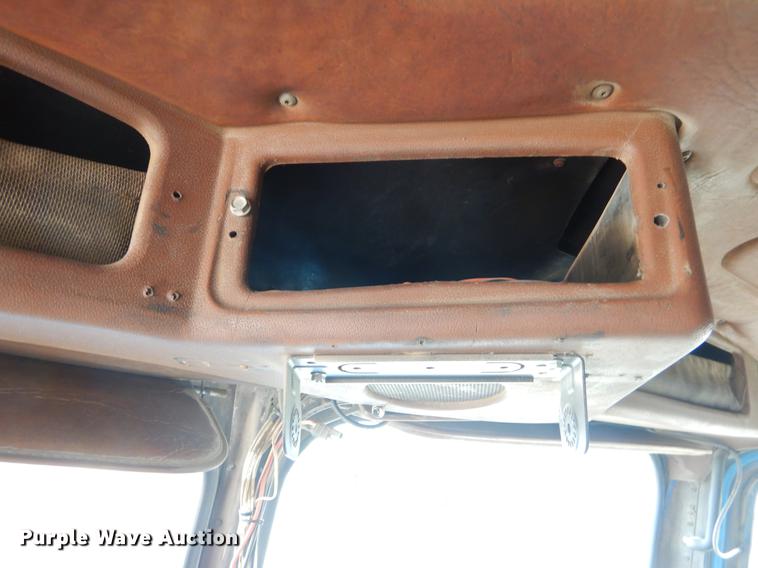 image for item EZ9979 1988 Freightliner FLC dump truck