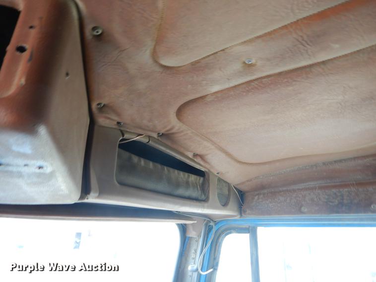 image for item EZ9979 1988 Freightliner FLC dump truck