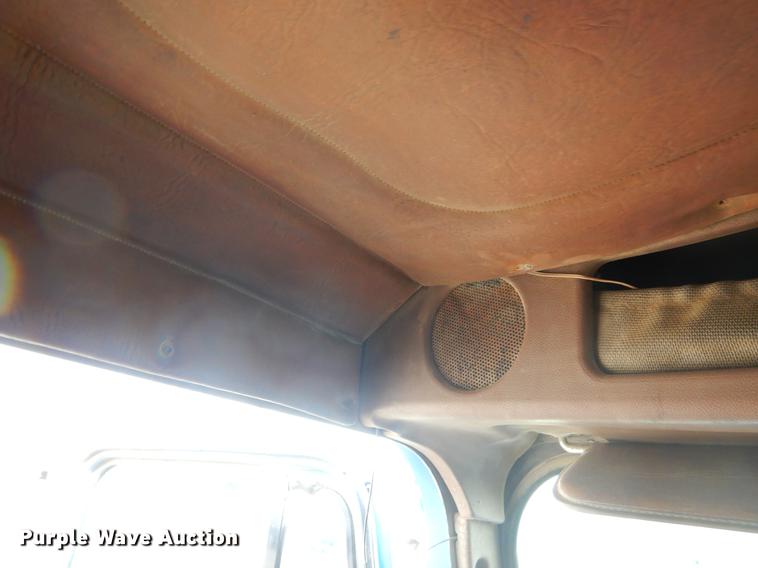 image for item EZ9979 1988 Freightliner FLC dump truck