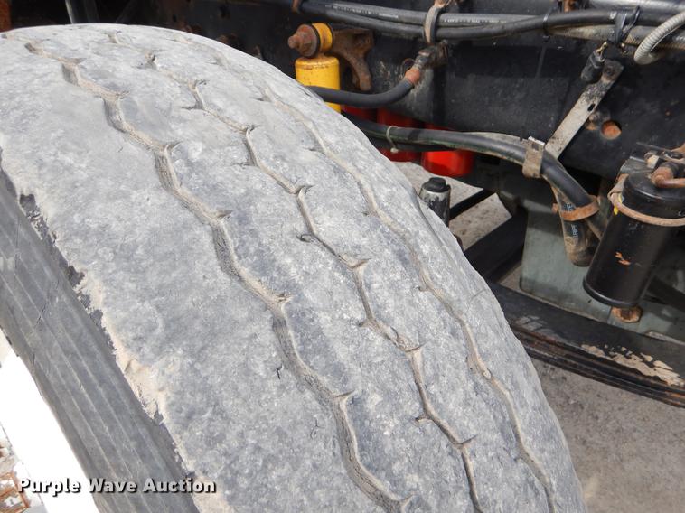 image for item EZ9979 1988 Freightliner FLC dump truck