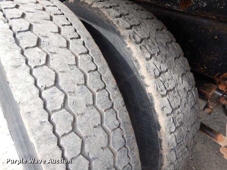 image for item EZ9979 1988 Freightliner FLC dump truck