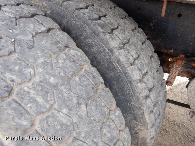 image for item EZ9979 1988 Freightliner FLC dump truck