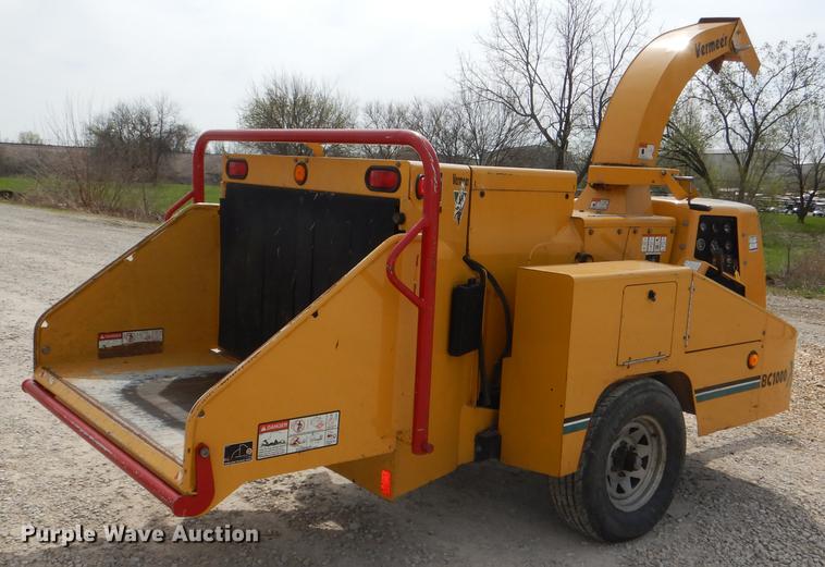 image for item FK9057 2005 Vermeer BC1000XL wood chipper