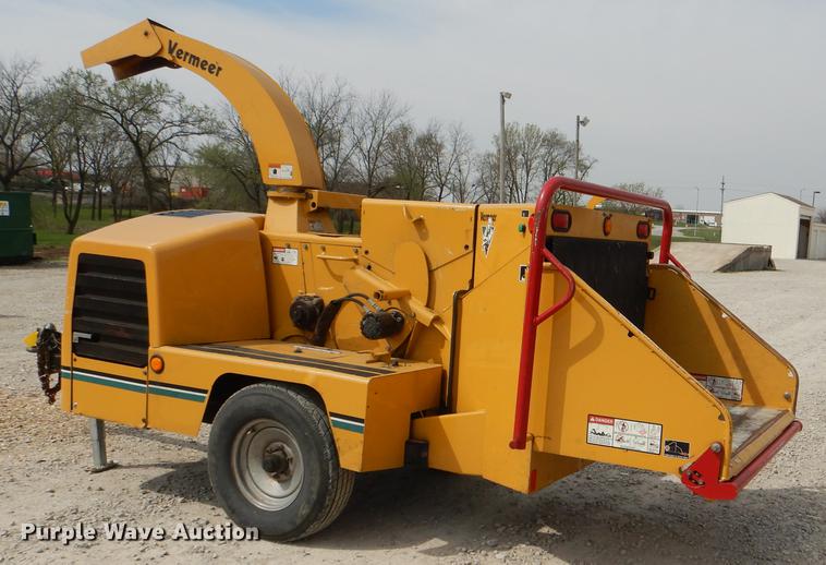image for item FK9057 2005 Vermeer BC1000XL wood chipper