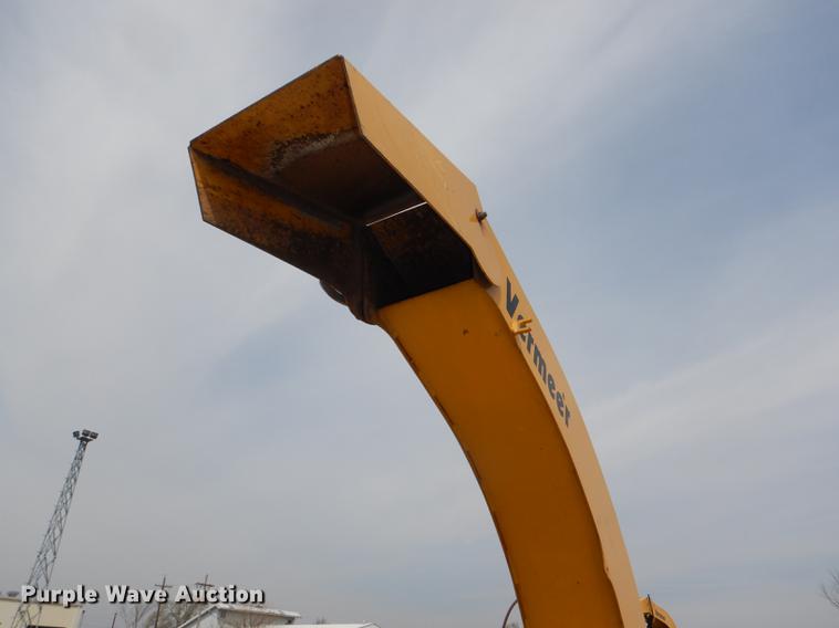image for item FK9057 2005 Vermeer BC1000XL wood chipper