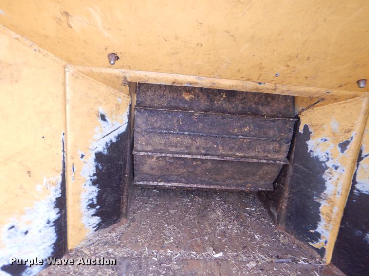 image for item FK9057 2005 Vermeer BC1000XL wood chipper