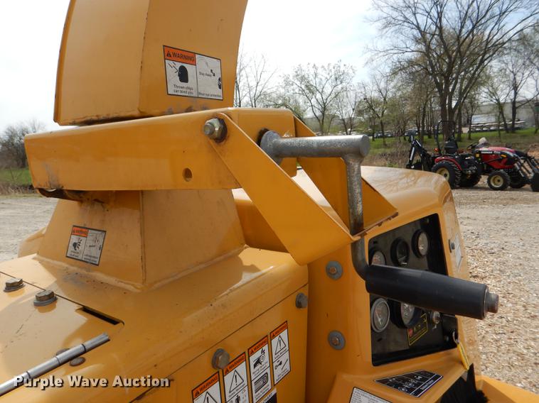 image for item FK9057 2005 Vermeer BC1000XL wood chipper