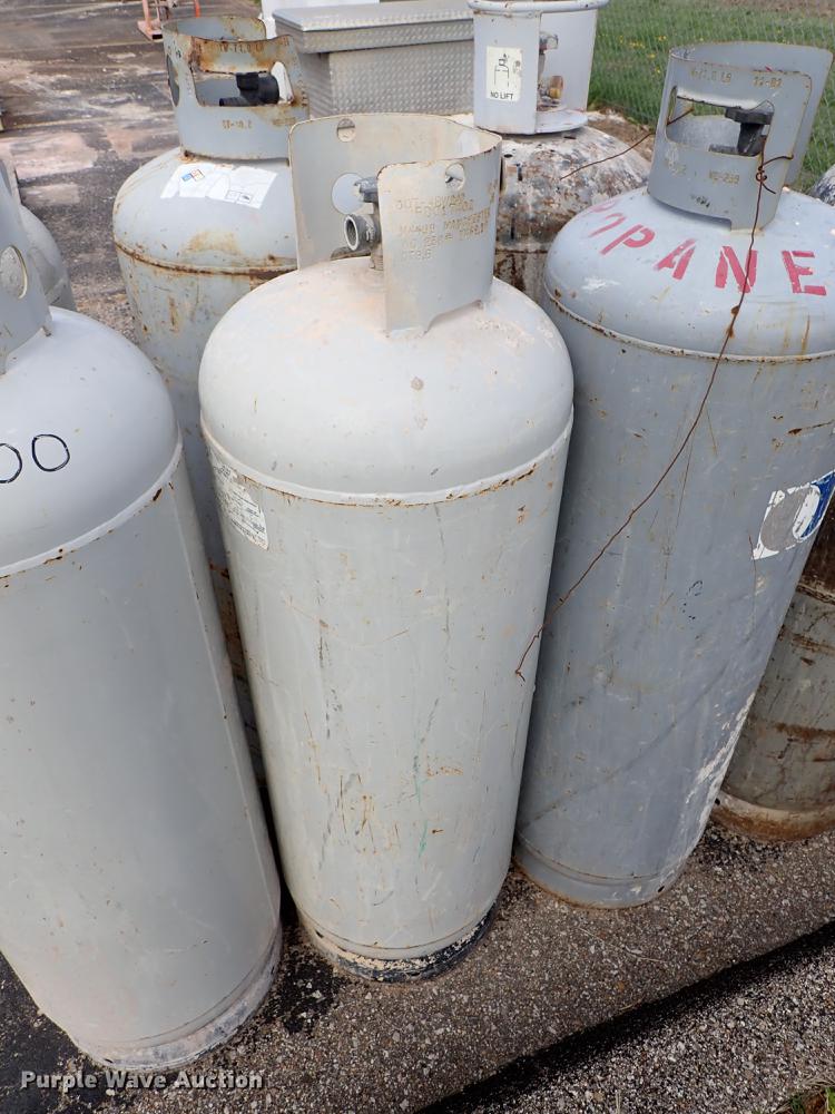 (11) propane bottles in Wichita, KS Item FN9853 sold Purple Wave