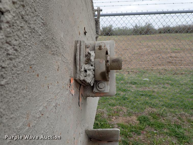 image for item FN9869 Mud Hog MH-20 concrete mixer