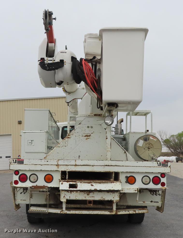 image for item L1477 2006 International 7400 bucket truck
