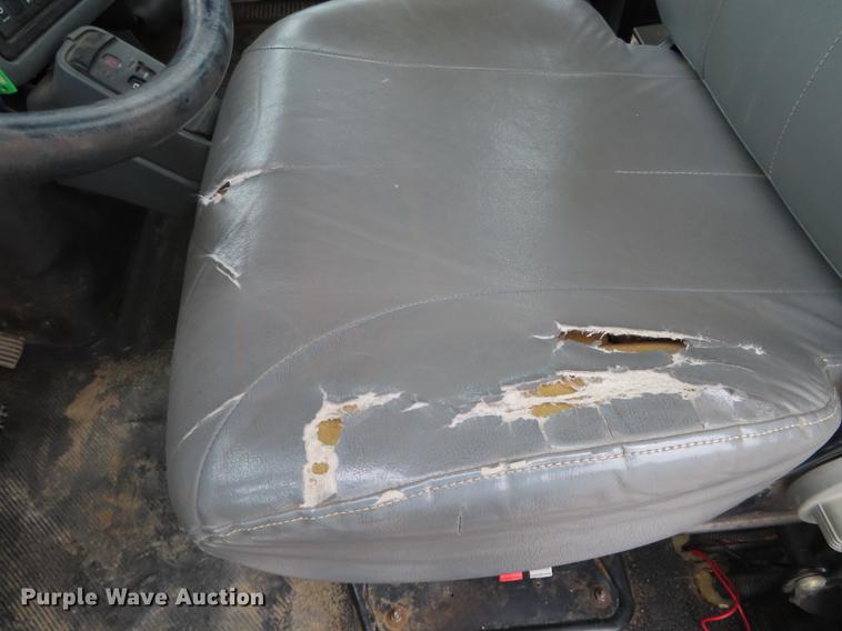 image for item L1477 2006 International 7400 bucket truck