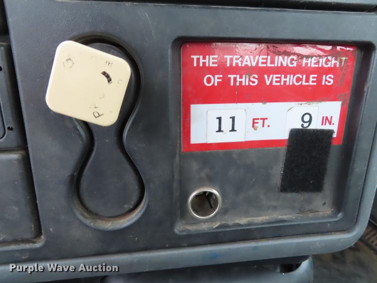 image for item L1477 2006 International 7400 bucket truck