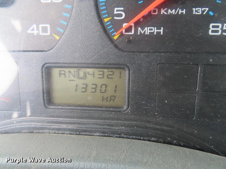 image for item L1477 2006 International 7400 bucket truck