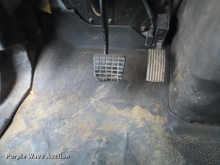 image for item L1477 2006 International 7400 bucket truck