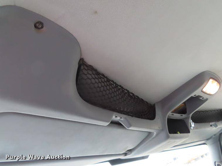 image for item L1477 2006 International 7400 bucket truck