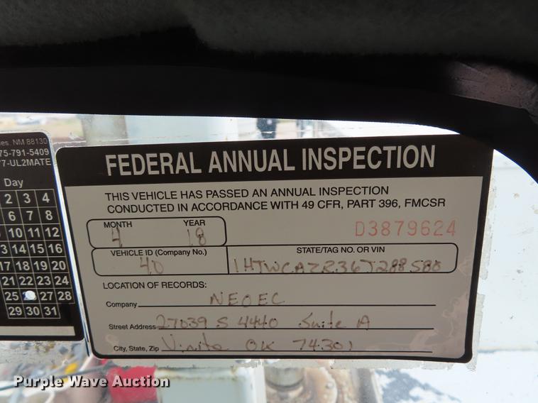 image for item L1477 2006 International 7400 bucket truck