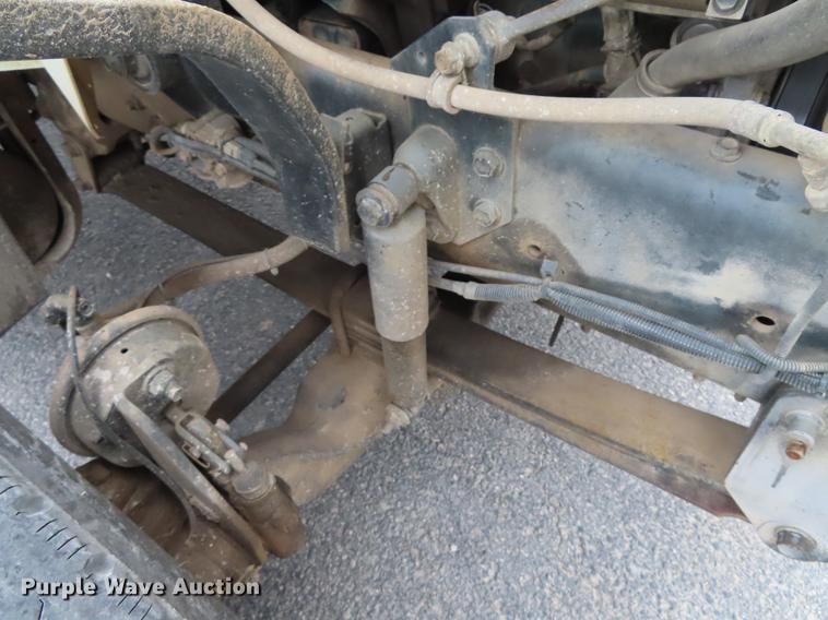 image for item L1477 2006 International 7400 bucket truck