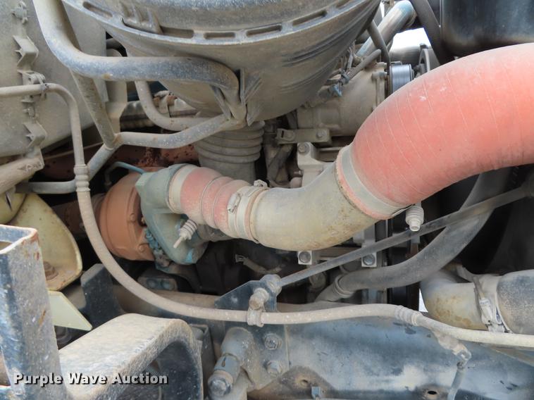 image for item L1477 2006 International 7400 bucket truck