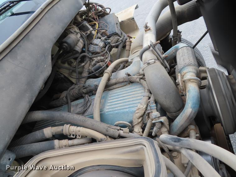 image for item L1477 2006 International 7400 bucket truck