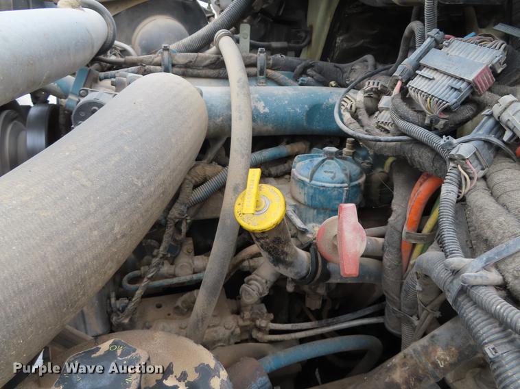 image for item L1477 2006 International 7400 bucket truck