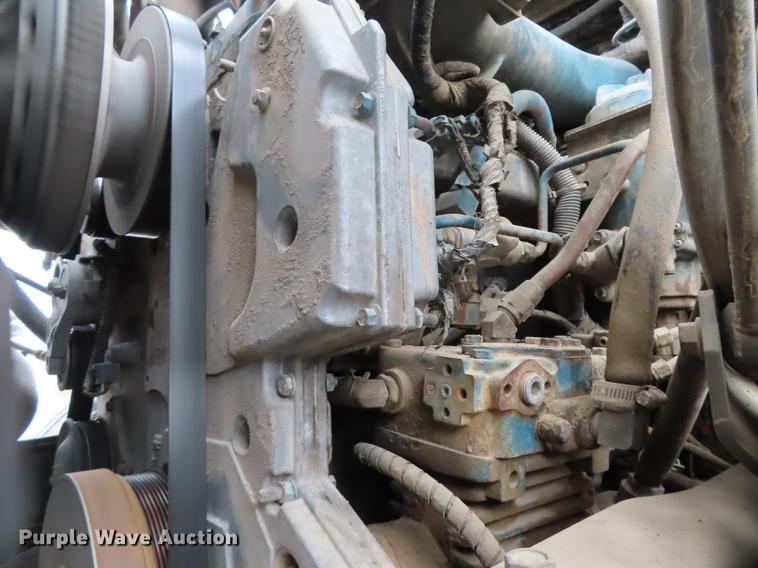 image for item L1477 2006 International 7400 bucket truck