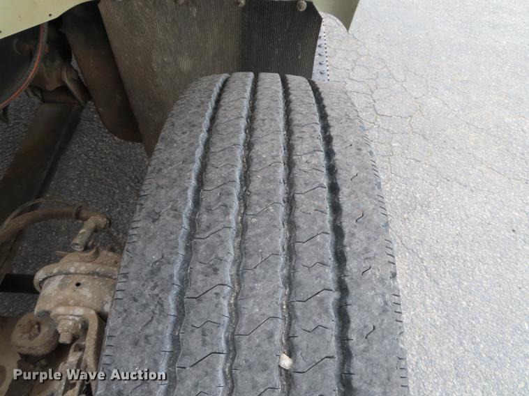 image for item L1477 2006 International 7400 bucket truck