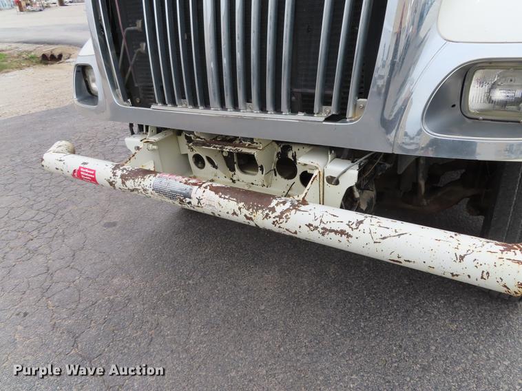 image for item L1477 2006 International 7400 bucket truck