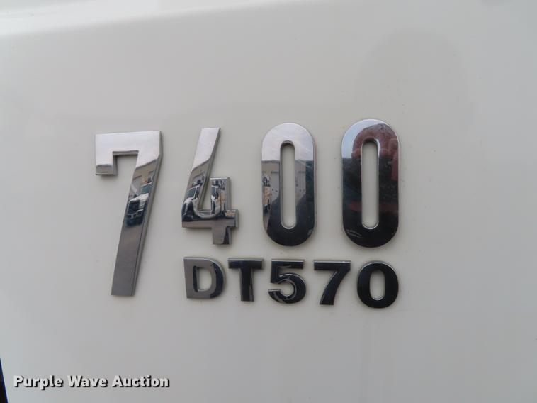 image for item L1477 2006 International 7400 bucket truck