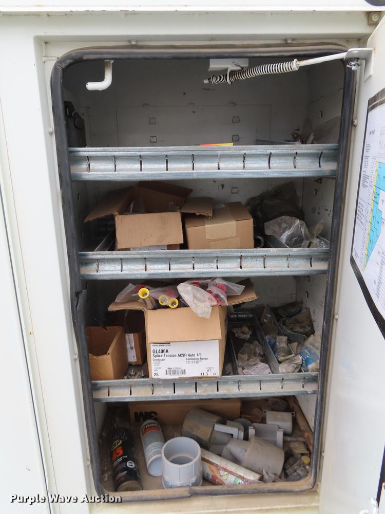 image for item L1477 2006 International 7400 bucket truck