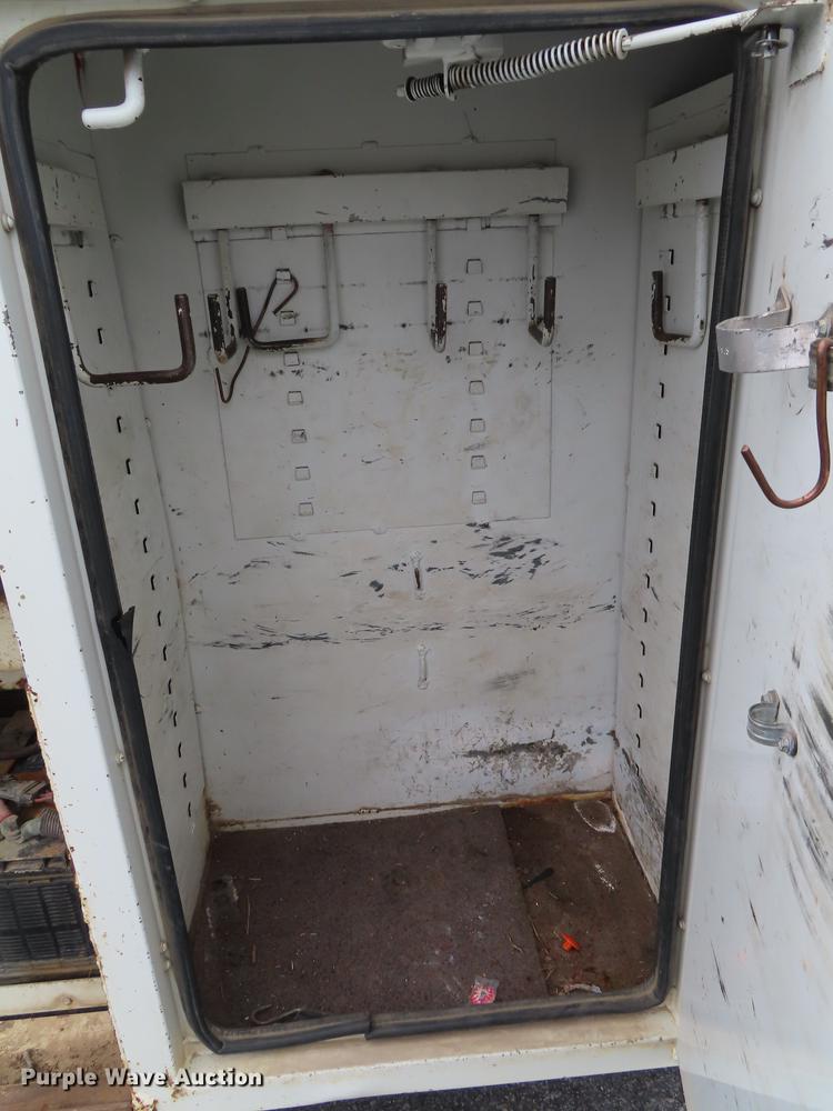 image for item L1477 2006 International 7400 bucket truck