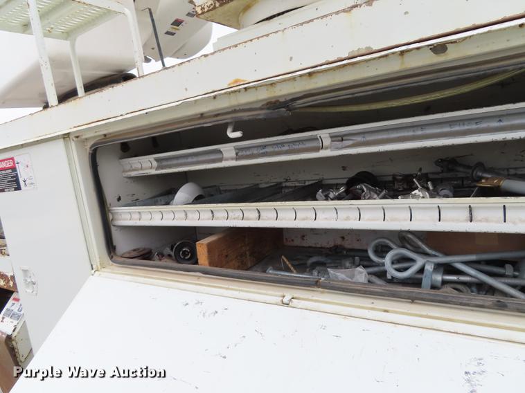 image for item L1477 2006 International 7400 bucket truck