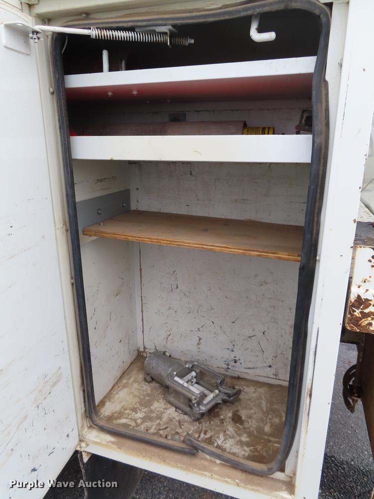 image for item L1477 2006 International 7400 bucket truck