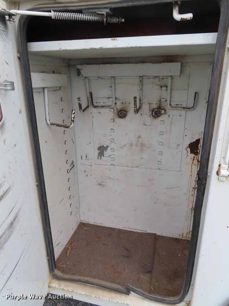 image for item L1477 2006 International 7400 bucket truck