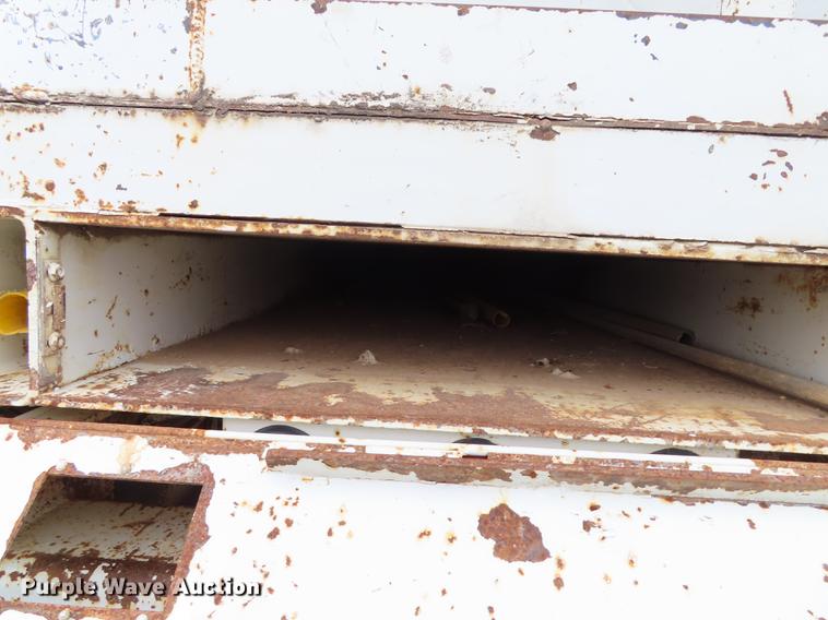 image for item L1477 2006 International 7400 bucket truck