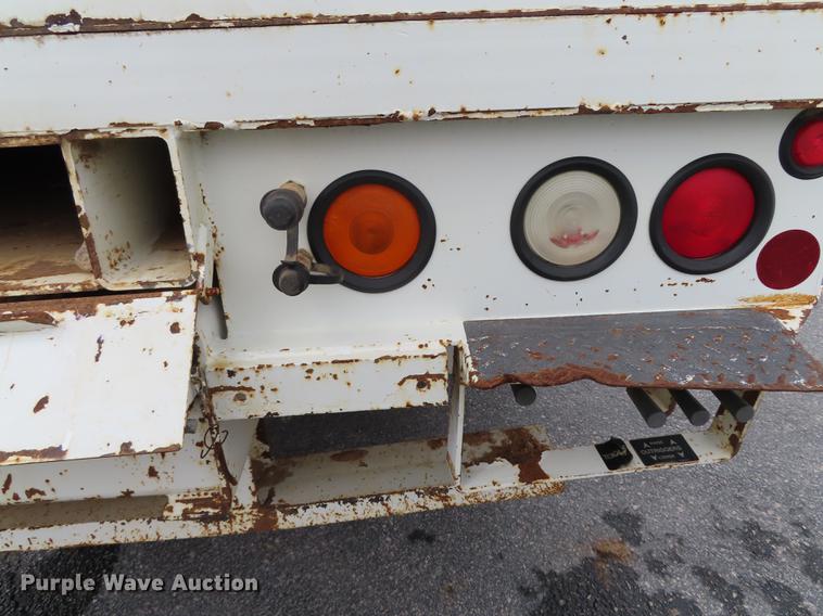 image for item L1477 2006 International 7400 bucket truck