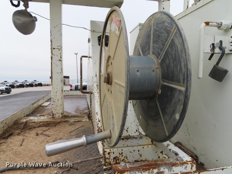 image for item L1477 2006 International 7400 bucket truck