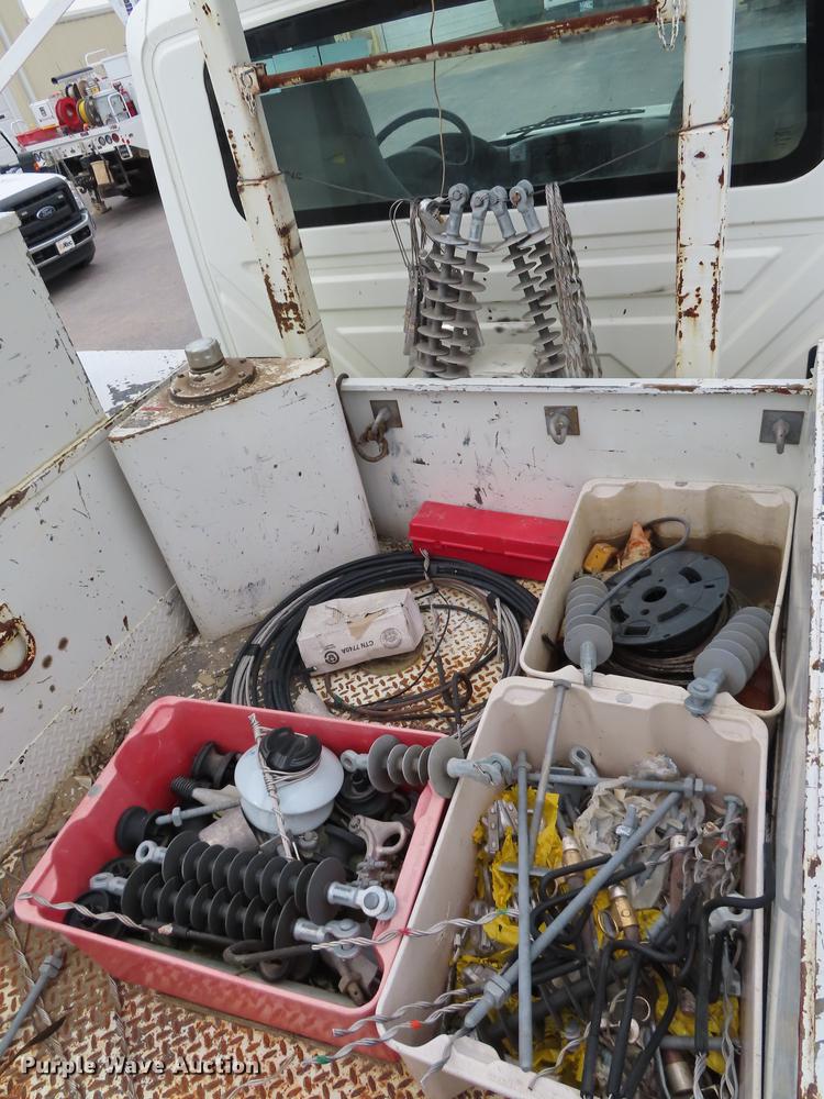 image for item L1477 2006 International 7400 bucket truck