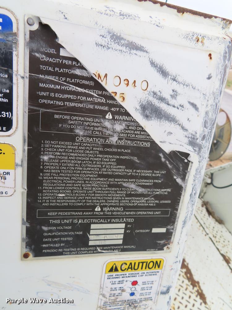 image for item L1477 2006 International 7400 bucket truck