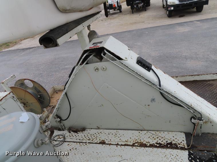 image for item L1477 2006 International 7400 bucket truck