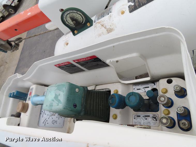 image for item L1477 2006 International 7400 bucket truck