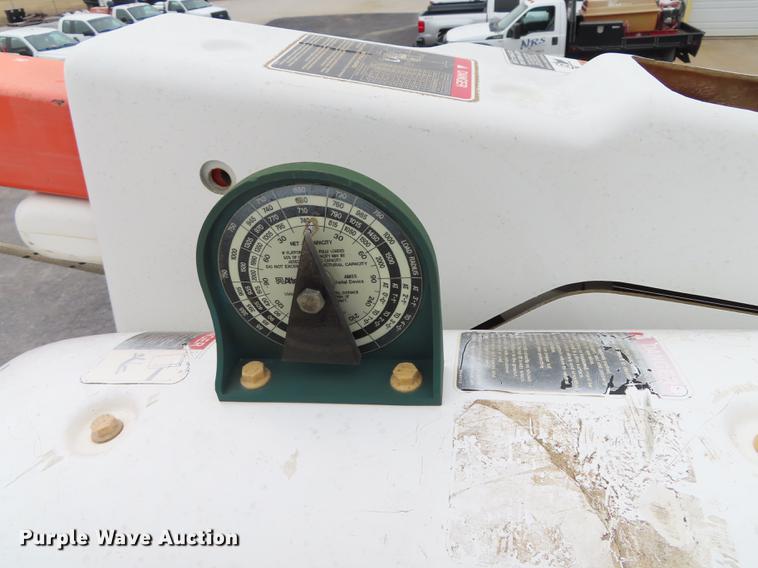 image for item L1477 2006 International 7400 bucket truck