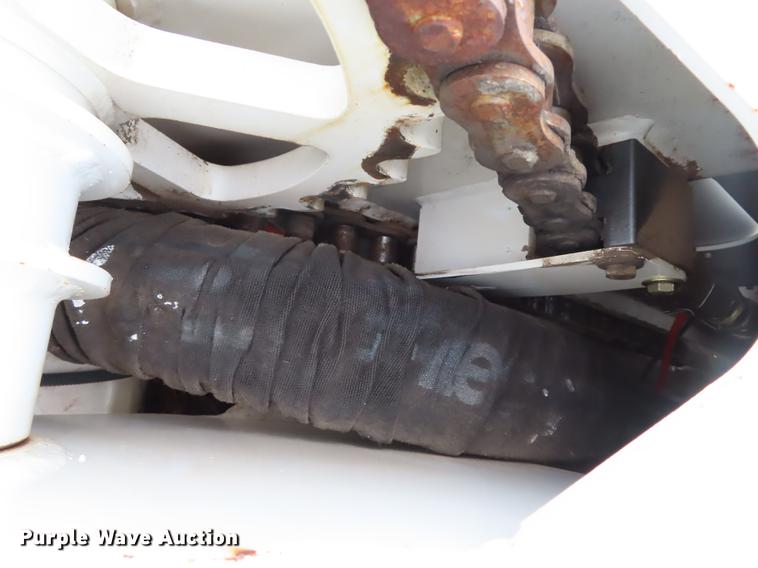 image for item L1477 2006 International 7400 bucket truck