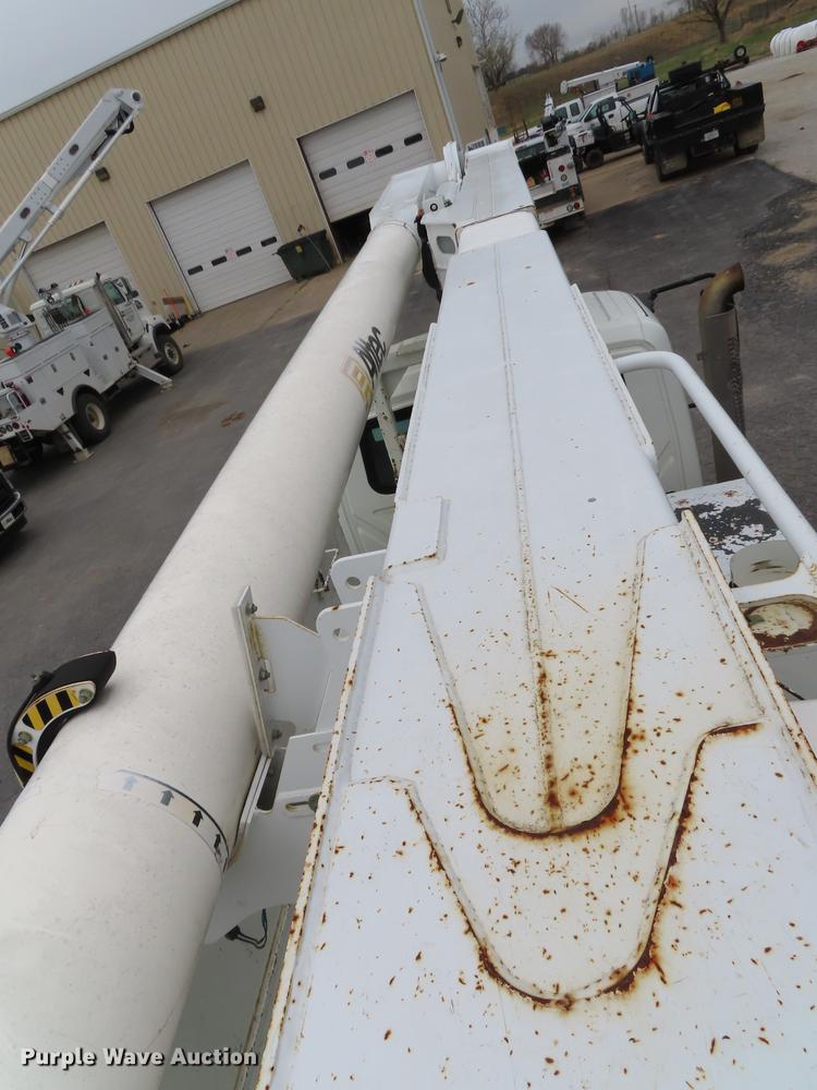 image for item L1477 2006 International 7400 bucket truck