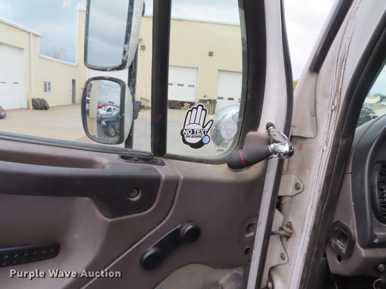 image for item L1478 2009 Freightliner Business Class M2 bucket truck