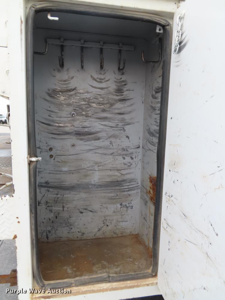 image for item L1478 2009 Freightliner Business Class M2 bucket truck